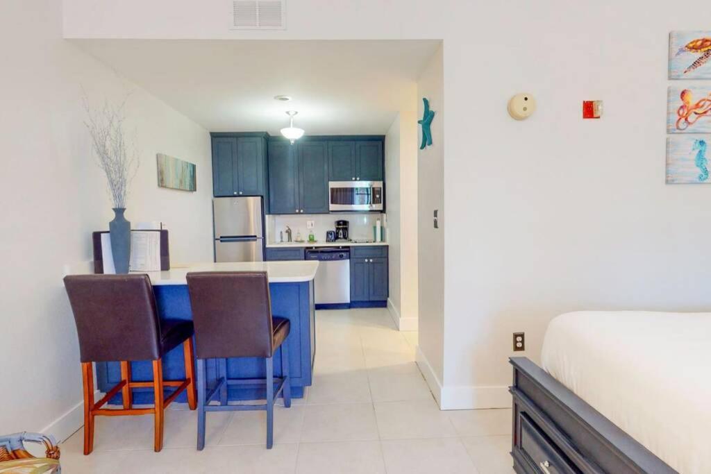 רסקין Sea Breeze, Studio 510, Beach Steps Away!+Pool+Wifi מראה חיצוני תמונה