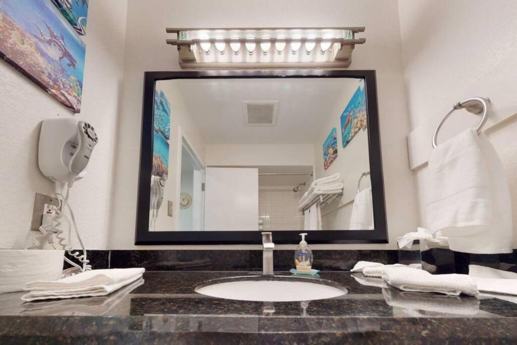 רסקין Sea Breeze, Studio 510, Beach Steps Away!+Pool+Wifi מראה חיצוני תמונה