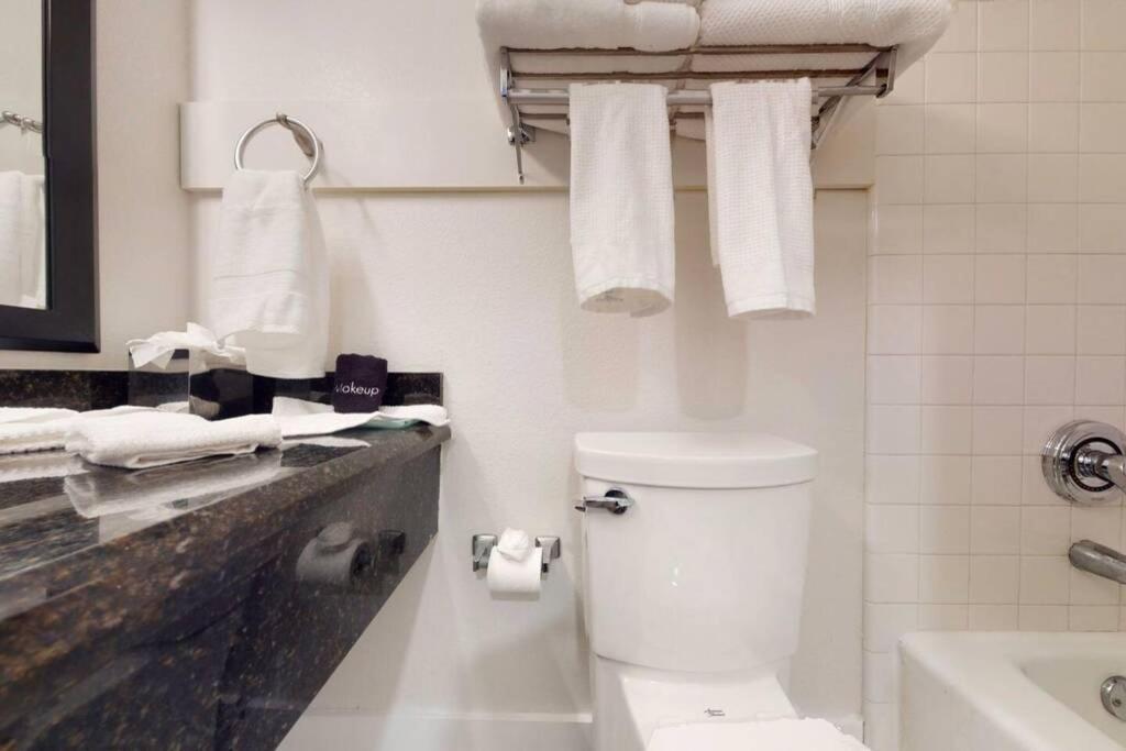 רסקין Sea Breeze, Studio 510, Beach Steps Away!+Pool+Wifi מראה חיצוני תמונה